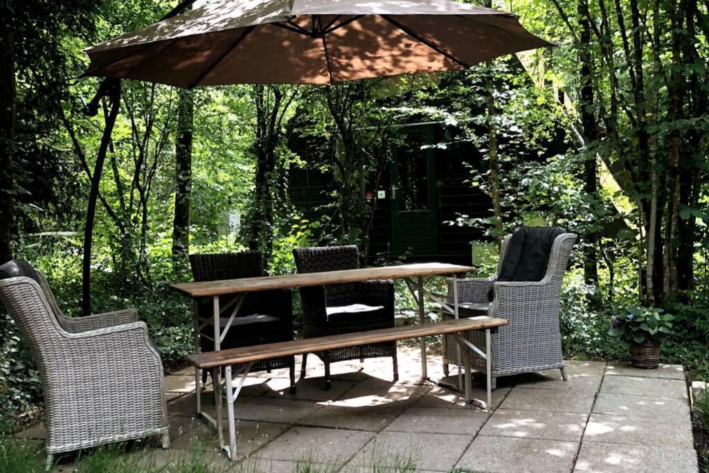 Tipi D'Amis Villa Дюрби Екстериор снимка