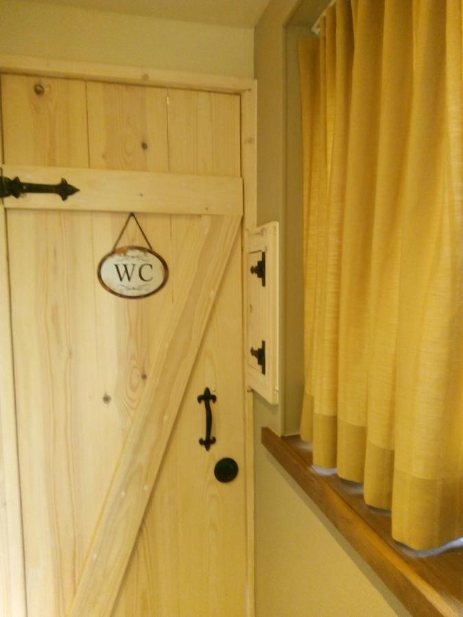 Tipi D'Amis Villa Дюрби Екстериор снимка