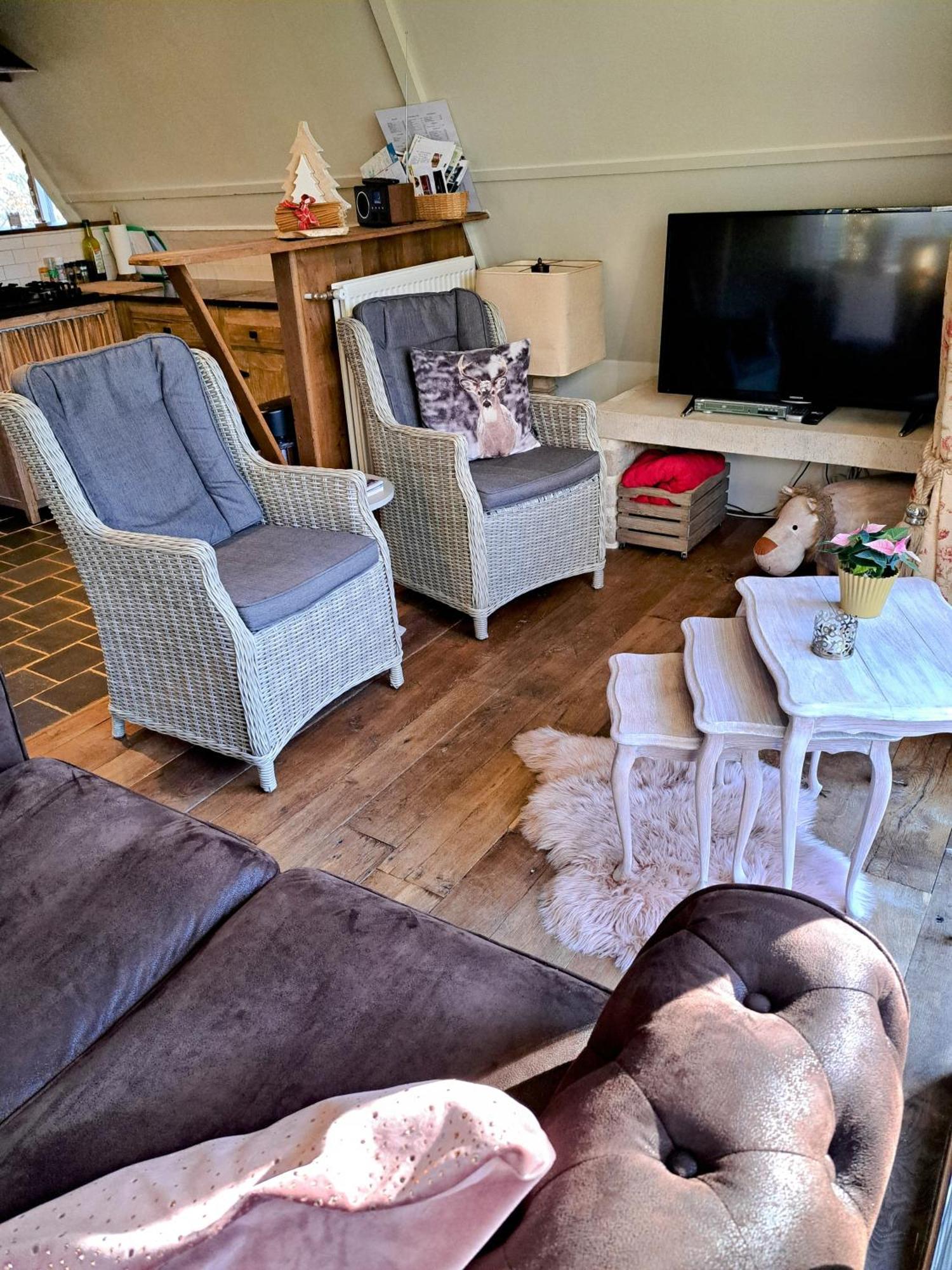 Tipi D'Amis Villa Дюрби Екстериор снимка